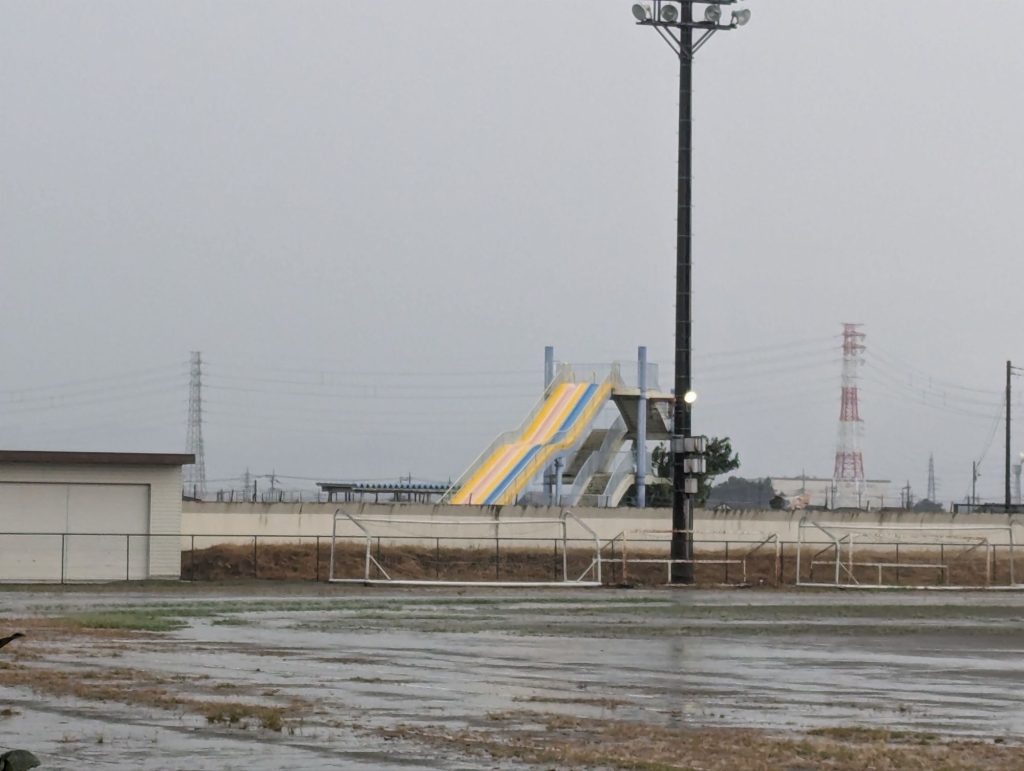 2024年境プールスライダー滑走10日目ファイナルは雨の貸し切り状態☆